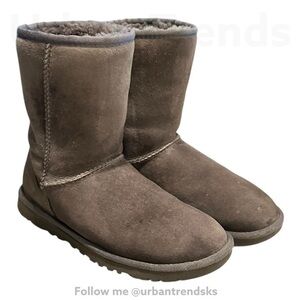 UGG | Grey | Mid-Calf Women’s 6 Suede Boots